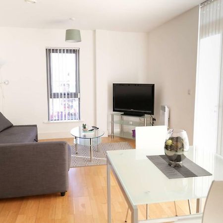 Serviced Apartment In Liverpool City Centre - Free Parking - Balcony - By Happy Days Exterior photo