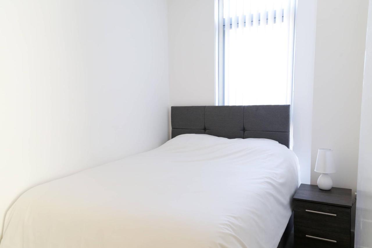 Serviced Apartment In Liverpool City Centre - Free Parking - Balcony - By Happy Days Exterior photo