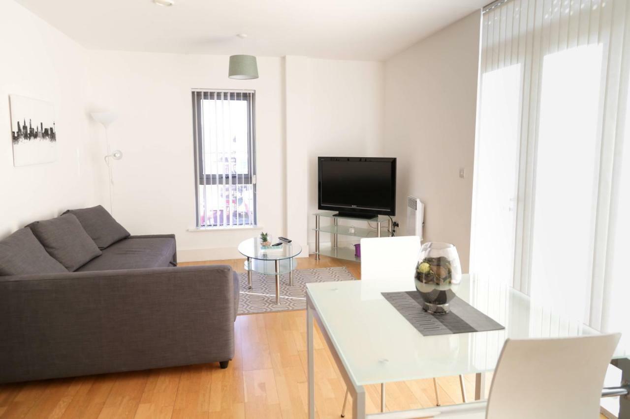 Serviced Apartment In Liverpool City Centre - Free Parking - Balcony - By Happy Days Exterior photo