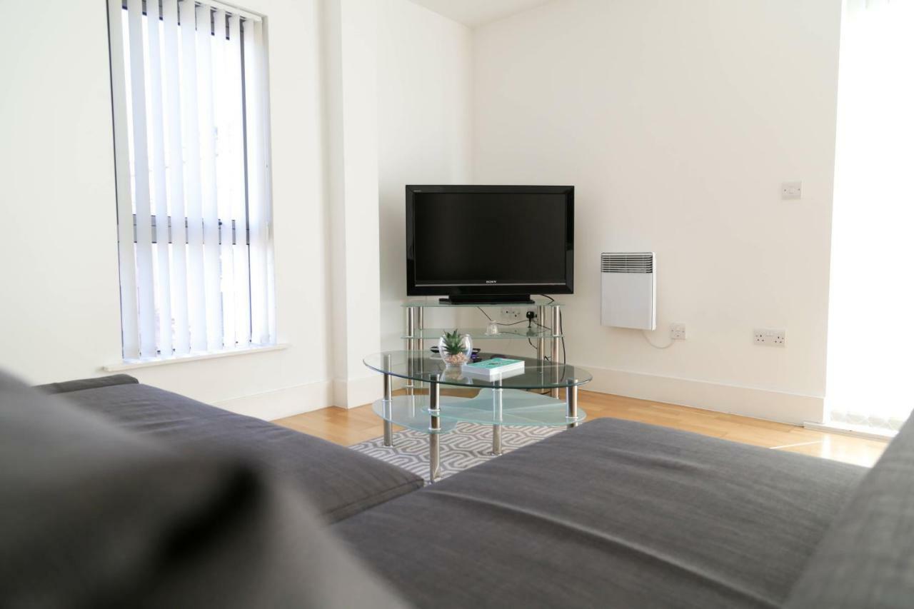 Serviced Apartment In Liverpool City Centre - Free Parking - Balcony - By Happy Days Exterior photo